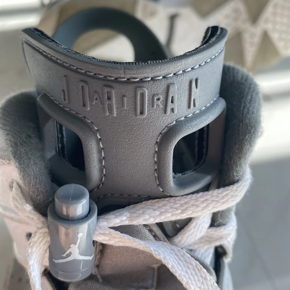 Air Jordan - Used in good condition size 8 men